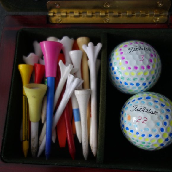 inBetweeners NFT#9570 x bigd0gg Golf Hand Designed Titleist Pro VI Golf Ball Set - Picture 6 of 14